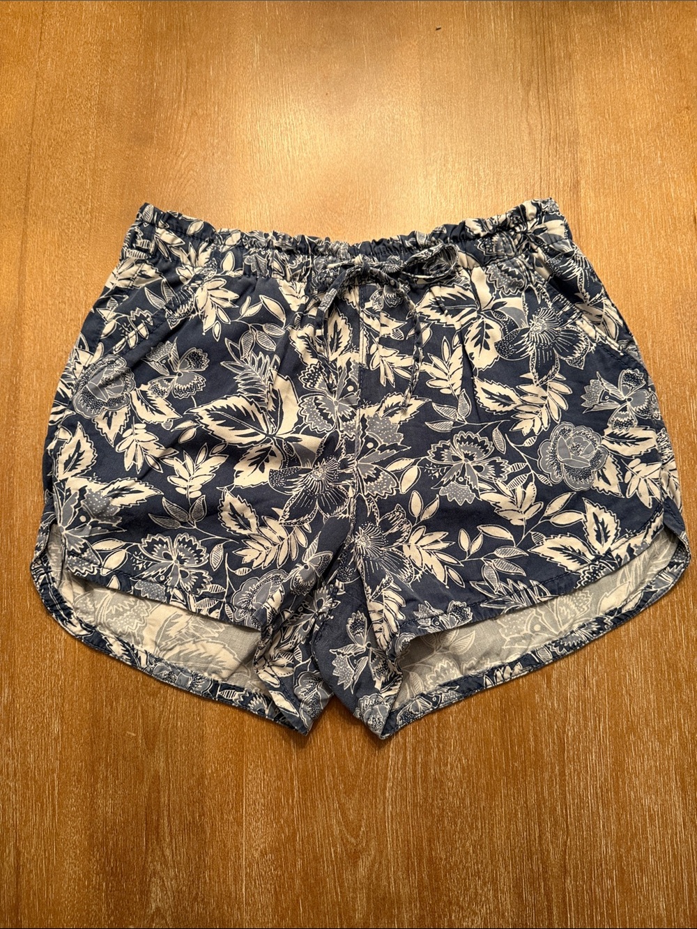 American Eagle Outfitters Navy and White Floral Shorts